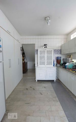Casa à venda com 280m², 4 quartos e 2 vagasCozinha (térreo)