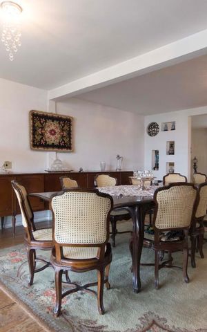 Casa à venda com 280m², 4 quartos e 2 vagasSala (térreo)