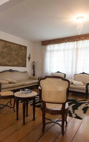Casa à venda com 280m², 4 quartos e 2 vagasSala (térreo)