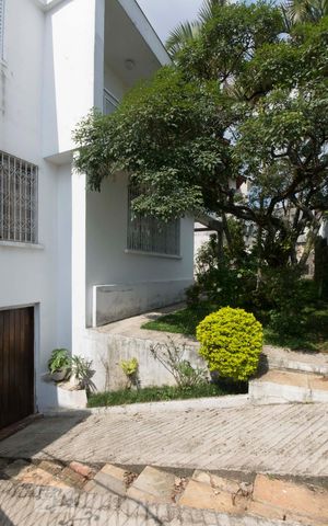 Casa à venda com 280m², 4 quartos e 2 vagasFachada
