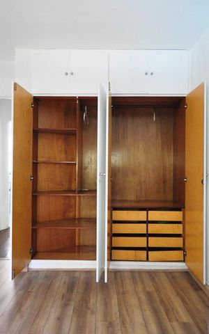 Apartamento à venda com 106m², 2 quartos e 2 vagasarmário do quarto 
