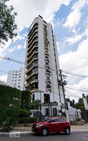 Apartamento à venda com 165m², 3 quartos e 3 vagasFachada