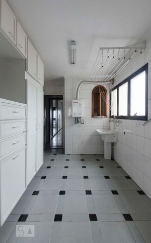 Apartamento para alugar com 220m², 3 quartos e 3 vagasLavanderia
