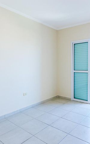 Casa à venda com 220m², 4 quartos e 2 vagas Casa à venda com 220m², 4 quartos e 2 vagasQuarto 4