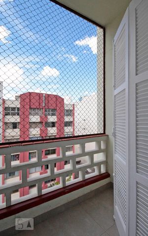 Apartamento à venda com 78m², 2 quartos e sem vagaVaranda