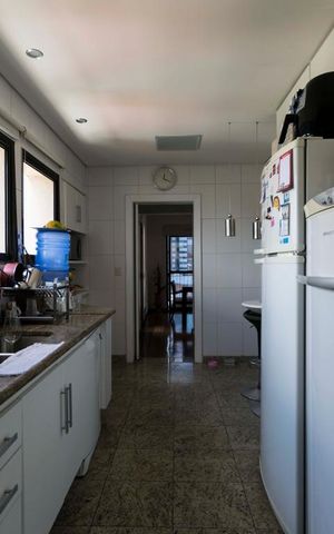 Apartamento à venda com 360m², 4 quartos e 4 vagas1o. Andar - Cozinha