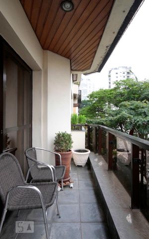 Apartamento à venda com 165m², 4 quartos e 3 vagasVaranda