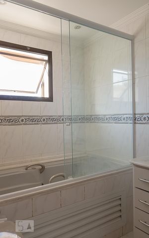 Apartamento à venda com 200m², 4 quartos e 2 vagas Apartamento à venda com 200m², 4 quartos e 2 vagasBanheiro do Quarto 1