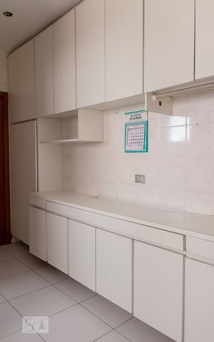 Apartamento à venda com 200m², 4 quartos e 2 vagas Apartamento à venda com 200m², 4 quartos e 2 vagasÁrea de Serviço