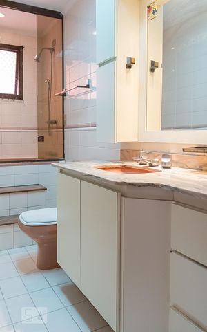 Apartamento à venda com 200m², 4 quartos e 2 vagas Apartamento à venda com 200m², 4 quartos e 2 vagasBanheiro do Quarto 2