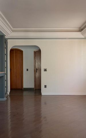 Apartamento à venda com 200m², 4 quartos e 2 vagas Apartamento à venda com 200m², 4 quartos e 2 vagasSala