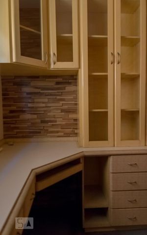 Apartamento à venda com 200m², 4 quartos e 2 vagas Apartamento à venda com 200m², 4 quartos e 2 vagasEscritório