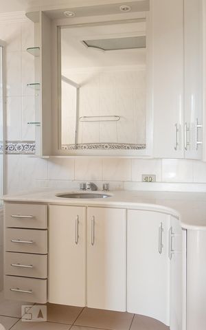 Apartamento à venda com 200m², 4 quartos e 2 vagas Apartamento à venda com 200m², 4 quartos e 2 vagasBanheiro do Quarto 1