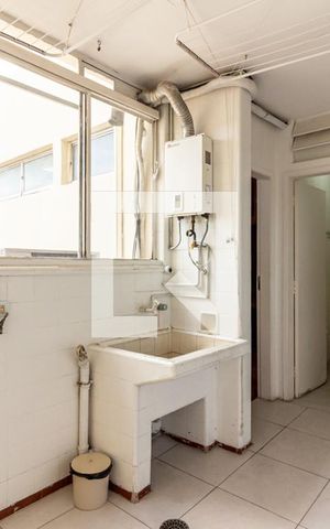 Apartamento à venda com 188m², 3 quartos e 3 vagas Apartamento à venda com 188m², 3 quartos e 3 vagasÁrea de Serviço