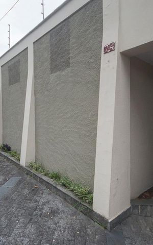 Casa à venda com 300m², 5 quartos e 5 vagas Casa à venda com 300m², 5 quartos e 5 vagasFachada