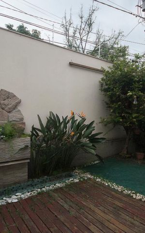 Casa à venda com 300m², 5 quartos e 5 vagas Casa à venda com 300m², 5 quartos e 5 vagasEntrada