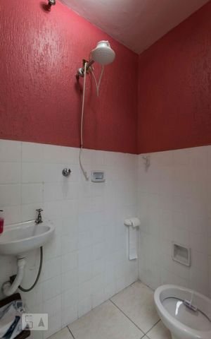 Casa para alugar com 180m², 4 quartos e sem vaga1o. Andar - Banheiro de serviço