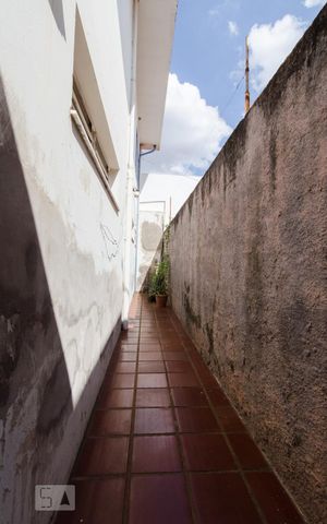 Casa à venda com 201m², 4 quartos e 3 vagas Casa à venda com 201m², 4 quartos e 3 vagasÁrea externa