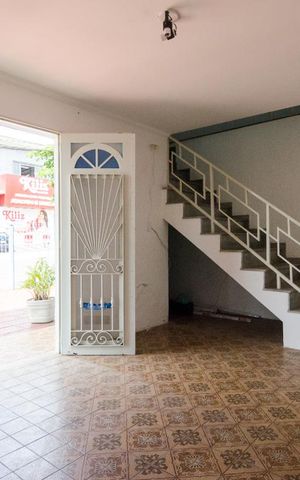 Casa à venda com 201m², 4 quartos e 3 vagas Casa à venda com 201m², 4 quartos e 3 vagasSala