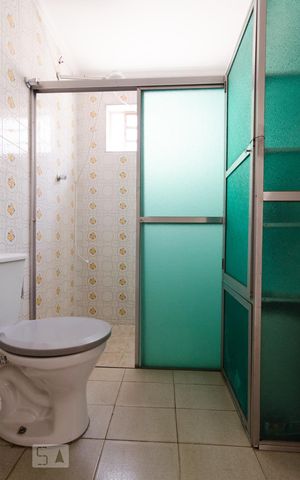 Casa à venda com 201m², 4 quartos e 3 vagas Casa à venda com 201m², 4 quartos e 3 vagasBanheiro