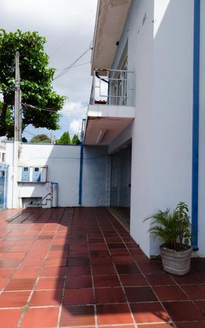 Casa à venda com 201m², 4 quartos e 3 vagas Casa à venda com 201m², 4 quartos e 3 vagasÁrea externa
