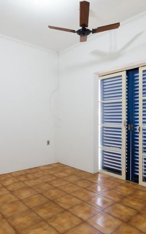 Casa à venda com 201m², 4 quartos e 3 vagas Casa à venda com 201m², 4 quartos e 3 vagasQuarto 2