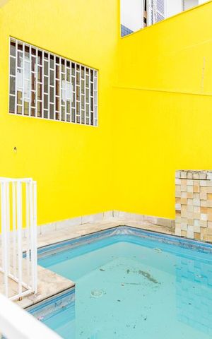 Casa à venda com 300m², 4 quartos e 2 vagas Casa à venda com 300m², 4 quartos e 2 vagasPiscina