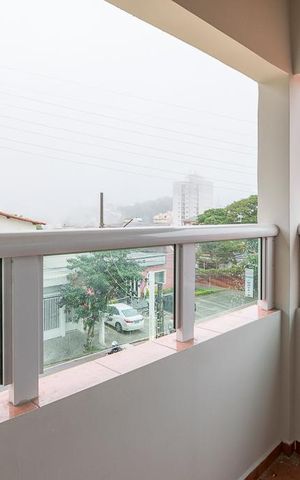 Casa à venda com 300m², 4 quartos e 2 vagas Casa à venda com 300m², 4 quartos e 2 vagasVaranda