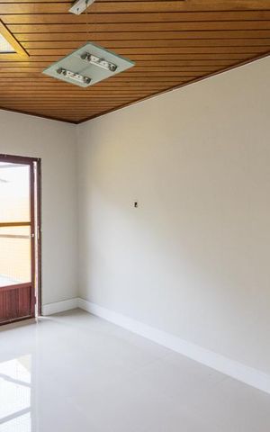 Casa à venda com 300m², 4 quartos e 2 vagas Casa à venda com 300m², 4 quartos e 2 vagasQuarto 4