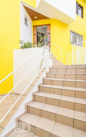 Casa à venda com 300m², 4 quartos e 2 vagas Casa à venda com 300m², 4 quartos e 2 vagasEntrada