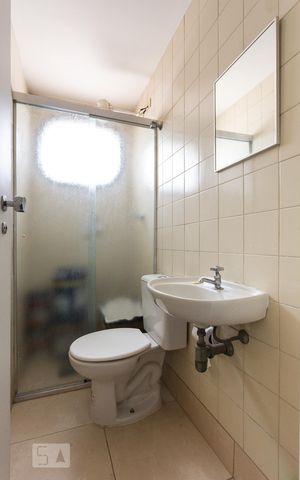 Apartamento à venda com 200m², 4 quartos e 2 vagas Apartamento à venda com 200m², 4 quartos e 2 vagasBanheiro de serviço
