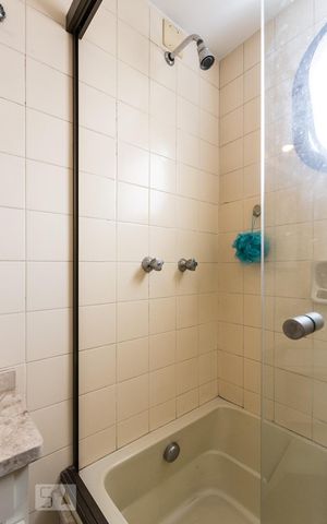 Apartamento à venda com 200m², 4 quartos e 2 vagas Apartamento à venda com 200m², 4 quartos e 2 vagasBanheiro da suíte 2