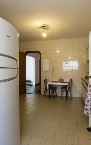 Apartamento à venda com 200m², 4 quartos e 2 vagas Apartamento à venda com 200m², 4 quartos e 2 vagasCozinha