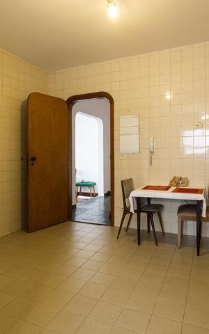 Apartamento à venda com 200m², 4 quartos e 2 vagas Apartamento à venda com 200m², 4 quartos e 2 vagasCozinha