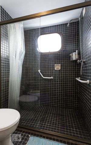 Apartamento à venda com 200m², 4 quartos e 2 vagas Apartamento à venda com 200m², 4 quartos e 2 vagasBanheiro da suíte 3