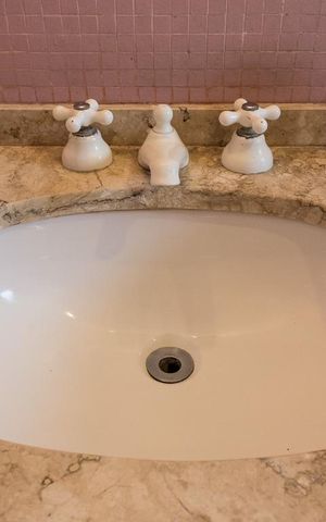 Apartamento à venda com 200m², 4 quartos e 2 vagas Apartamento à venda com 200m², 4 quartos e 2 vagasBanheiro da suíte 1