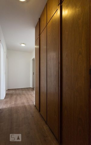 Apartamento à venda com 200m², 4 quartos e 2 vagas Apartamento à venda com 200m², 4 quartos e 2 vagasCorredor