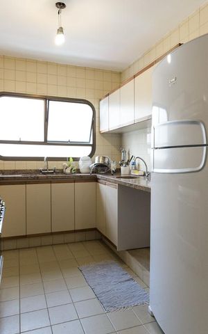 Apartamento à venda com 200m², 4 quartos e 2 vagas Apartamento à venda com 200m², 4 quartos e 2 vagasCozinha