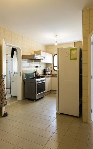 Apartamento à venda com 200m², 4 quartos e 2 vagas Apartamento à venda com 200m², 4 quartos e 2 vagasCozinha