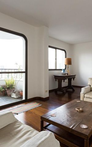 Apartamento à venda com 200m², 4 quartos e 2 vagas Apartamento à venda com 200m², 4 quartos e 2 vagasSala