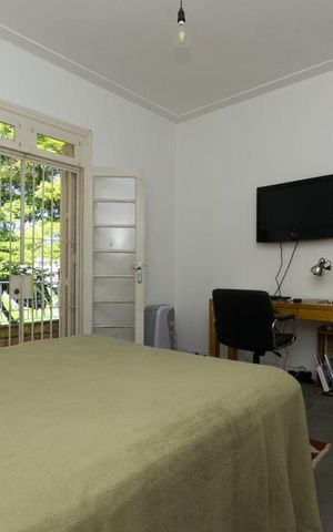 Casa à venda com 350m², 6 quartos e 4 vagas Casa à venda com 350m², 6 quartos e 4 vagasQuarto 1
