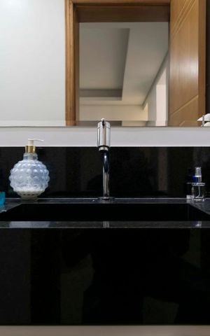 Apartamento à venda com 230m², 3 quartos e 3 vagas1o. Andar - Banheiro social (Torneira)