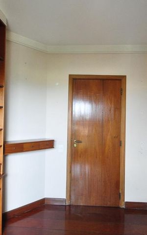 Apartamento à venda com 286m², 4 quartos e 4 vagasescritório