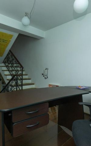 Casa à venda com 190m², 3 quartos e 2 vagas Casa à venda com 190m², 3 quartos e 2 vagasEntrada