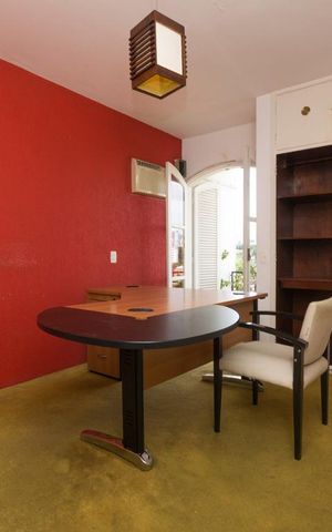 Casa à venda com 190m², 3 quartos e 2 vagas Casa à venda com 190m², 3 quartos e 2 vagasSuíte