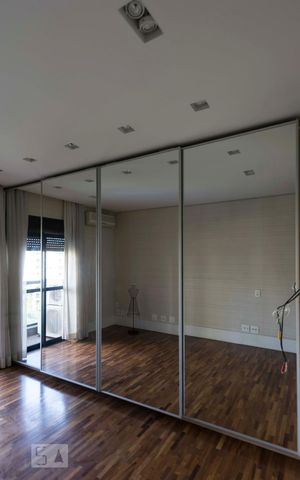 Apartamento à venda com 200m², 4 quartos e 4 vagasSuíte 3 (Armários)