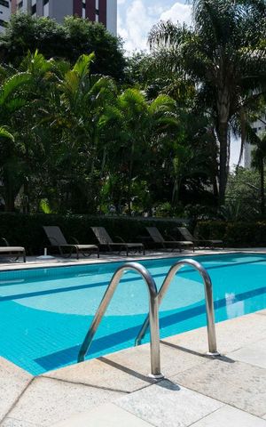 Apartamento à venda com 200m², 4 quartos e 4 vagasÁrea comum - Piscina adulto
