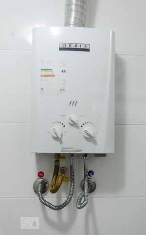 Apartamento à venda com 165m², 4 quartos e 2 vagasDETALHE AQUECEDOR NO BANHEIRO DA SUITE