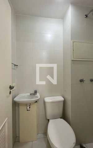 Apartamento à venda com 129m², 3 quartos e 2 vagas Apartamento à venda com 129m², 3 quartos e 2 vagasBanheiro de Serviço