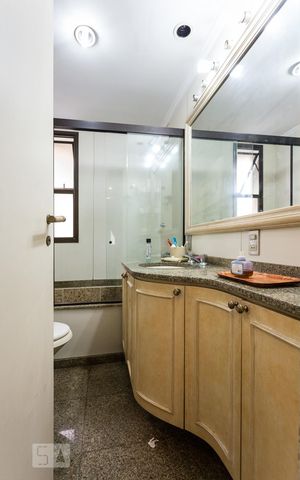 Apartamento para alugar com 350m², 4 quartos e 4 vagas Apartamento para alugar com 350m², 4 quartos e 4 vagasBanheiro da suíte 3